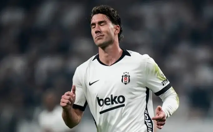 Vlahovic scoort wederom: penalty tegen Kocaelispor brengt Beşiktaş op voorsprong