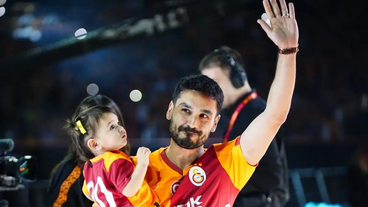 Gündoğan ontkent transfergeruchten en benadrukt blijft bij Galatasaray