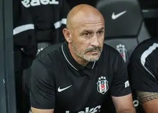 Vincenzo Italiano geeft update over Dusan Vlahovic en Europa League-doelstellingen