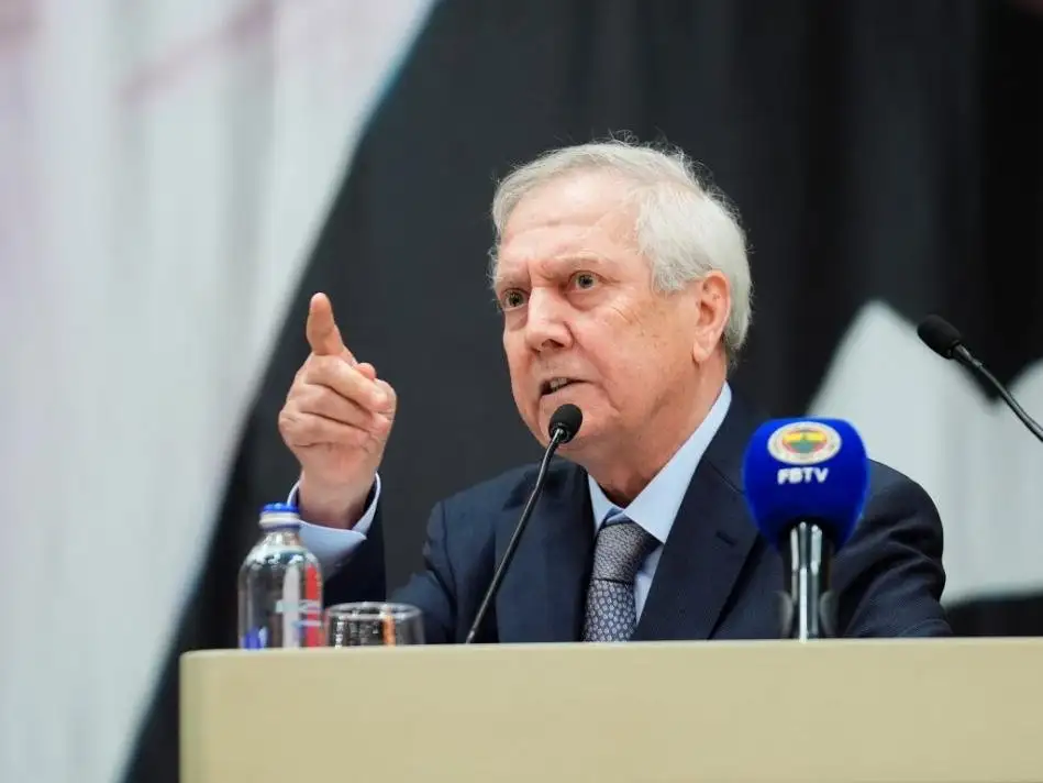 Aziz Yıldırım's bezoek aan Samandira als moreel opkikker achter Fenerbahçe's 3-0 zege op Alanyaspor