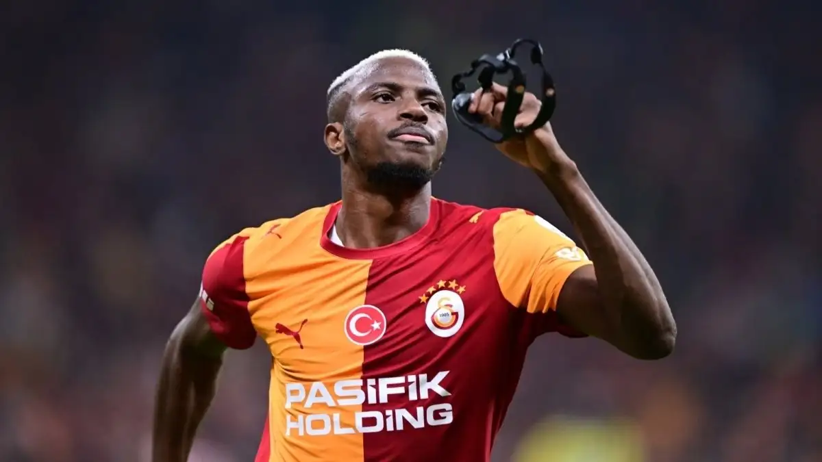Victor Osimhen is een plaag voor Fenerbahçe